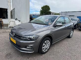 Schadeauto Volkswagen Polo 1.0 TSI Comfortline Business 2021/2