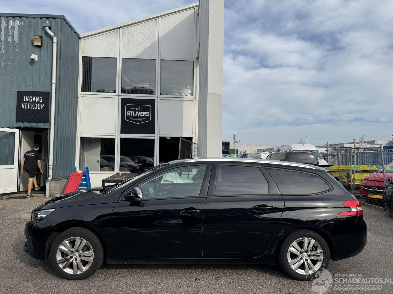 Peugeot 308 1.2 PureTech Blue Lease Executive