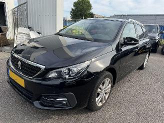 Peugeot 308 1.2 PureTech Blue Lease Executive picture 6