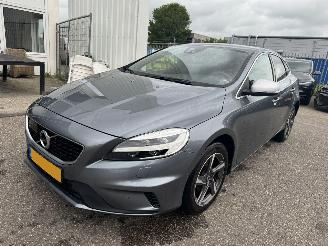 damaged passenger cars Volvo V-40 2.0 D2 Inscription 2016/9