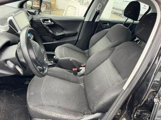 Peugeot 208 1.0 VTi Access picture 14