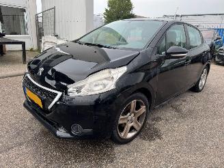 krockskadad bil auto Peugeot 208 1.0 VTi Access 2014/3