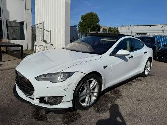 damaged passenger cars Tesla Model S 70D Base 2015/9