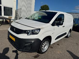 Vaurioauto  commercial vehicles Peugeot Partner 1.5 BlueHDI Premium Long 2020/3