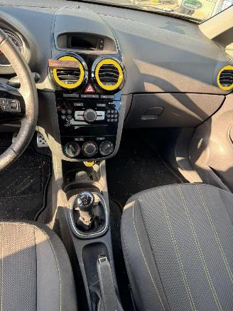 Opel Corsa 1.4-16V Color Edition picture 11