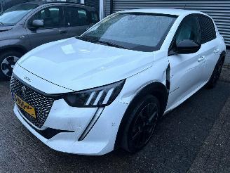 Schadeauto Peugeot e-208 EV GT 350 50 kWh 2023/5
