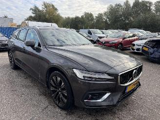 Avarii autoturisme Volvo V-60 2.0 B4 PLUS BRIGHT AUTOMAAT 200 PK BJ 2023 51000 KM 2023/5