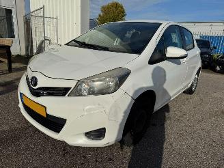 škoda osobní automobily Toyota Yaris 1.0 VVT-i Aspiration 2012/2