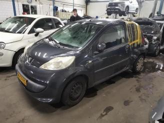 Peugeot 107 107, Hatchback, 2005 / 2014 1.0 12V picture 3