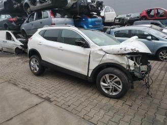 Uttjänta bilar auto Nissan Qashqai Qashqai (J11), SUV, 2013 1.2 DIG-T 16V 2015/4