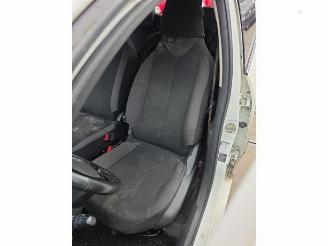Peugeot 108 108, Hatchback, 2014 1.0 12V VVT-i picture 16