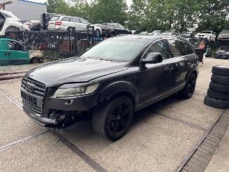 Damaged car Audi Q7 4.2 FSI V8 2005/12
