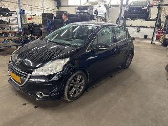 Coche accidentado Peugeot 208 1.6 e-hdi 2014/2