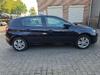 Peugeot 308 1.2 picture 8