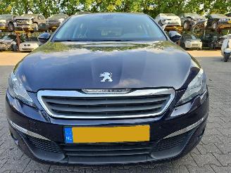 krockskadad bil auto Peugeot 308 1.2 2014/1