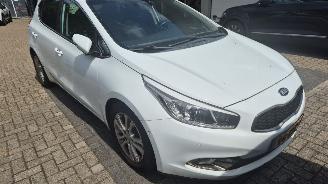 Vaurioauto  passenger cars Kia Cee d CEE D 1.6 BENZINE AIRO 2012/7