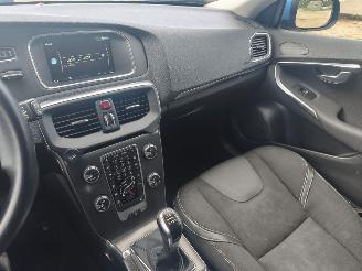 Volvo V-40 2.0 diesel airco picture 11