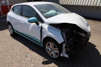 Vrakbiler auto Renault Clio Clio V (RJAB), Hatchback 5-drs, 2019 1.0 TCe 100 12V Bi-Fuel 2022/5