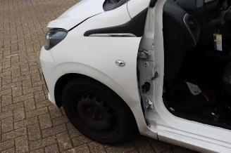 Peugeot 108 108, Hatchback, 2014 1.0 12V picture 28