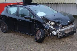 Vrakbiler auto Peugeot 208 208 I (CA/CC/CK/CL), Hatchback, 2012 / 2019 1.6 Blue HDi 100 2017/1