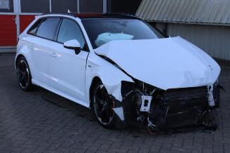 Coche siniestrado Audi A3 A3 Sportback (8VA/8VF), Hatchback 5-drs, 2012 / 2020 1.4 TFSI 16V e-tron 2015/12