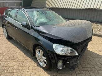 Vrakbiler auto Volvo V-60 V60 I (FW/GW), Combi, 2010 / 2018 1.6 T3 16V 2012