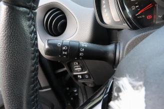 Peugeot 108 108, Hatchback, 2014 1.0 12V VVT-i picture 13