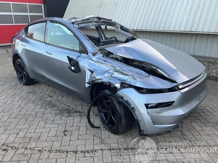 Tesla Model Y Model Y, SUV, 2025 RWD 58 kWh, Long Range RWD 75 kWh
