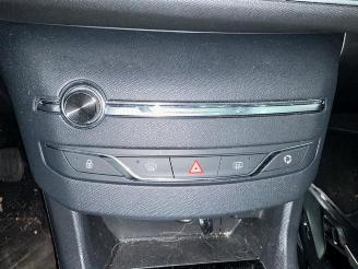 Peugeot 308 308 (L3/L8/LB/LH/LP), Hatchback 5-drs, 2013 / 2021 1.2 12V e-THP PureTech 110 picture 11