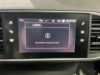 Peugeot 308 308 (L3/L8/LB/LH/LP), Hatchback 5-drs, 2013 / 2021 1.2 12V e-THP PureTech 110 picture 25