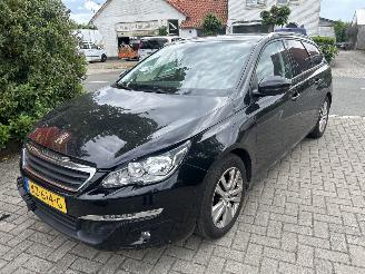 Schadeauto Peugeot 308 1.2 PURETECH BLEU LEASE EXECUTIVE 2017/3