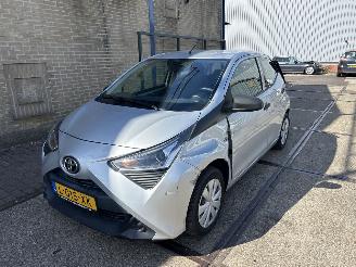Damaged car Toyota Aygo 1.0 VVT-I X-FUN 2021/8