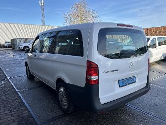 Schadeauto Mercedes Vito e-VITO TOURER PRO L2 90 KWH  9 PERSOONS 2022/8