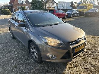 skadebil auto Ford Focus 1.0 ECOBOOST TITANIUM 2013/10