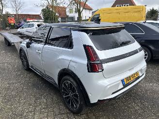 Renault 5 COMFORT RANGE ICONIC CINQ 52KWH picture 4