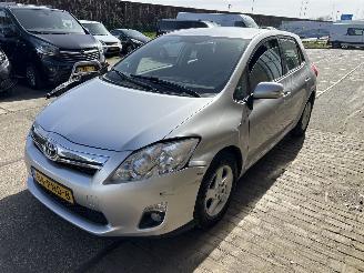 skadebil auto Toyota Auris 1.8 FULL HYBRID ASPIRATION 2011/4
