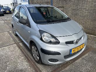 krockskadad bil auto Toyota Aygo 1.0 12V ACCESS 2010/1