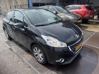 Voiture accidenté Peugeot 208 1.0 VTI 2013/12