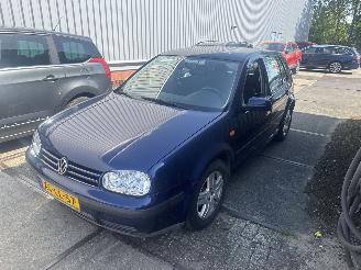 Coche accidentado Volkswagen Golf 1.6 2009/2