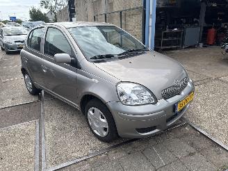 Vaurioauto  passenger cars Toyota Yaris 1.3  16V    VVT-I 2004/5