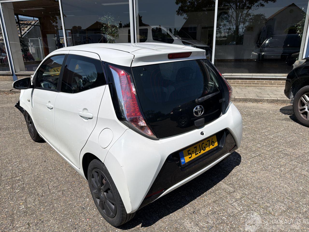 Toyota Aygo 1.0  VVT-I x play