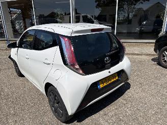 krockskadad bil auto Toyota Aygo 1.0  VVT-I x play 2015/2
