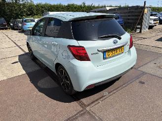 krockskadad bil auto Toyota Yaris 1.5  Hybrid Dynamic 2015/4