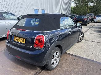 Schadeauto Mini Cooper CABRIO 1.5  COOPER PEPPER 2020/11
