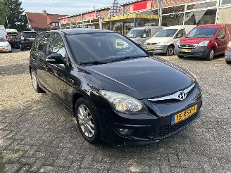 damaged passenger cars Hyundai I-30 1.6 I-MOTION 2011/7