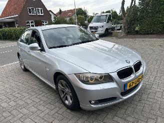 uszkodzony samochody osobowe BMW 3-serie 318 I BUSINESS LINE 2010/3