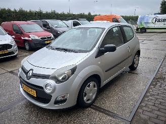 Damaged car Renault Twingo 10.2 16V  PARISIENNE 2014/6