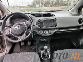 Toyota Yaris Yaris III (P13), Hatchback, 2010 / 2020 1.0 12V VVT-i picture 14