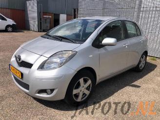 demontáž osobní automobily Toyota Yaris Yaris II (P9), Hatchback, 2005 / 2014 1.33 16V Dual VVT-I 2010/2