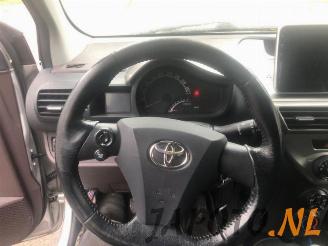 Toyota iQ iQ, Hatchback 3-drs, 2009 / 2015 1.0 12V VVT-i picture 13